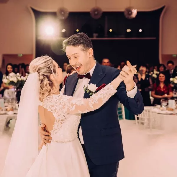 Cameraman de nunta la dansul mirilor