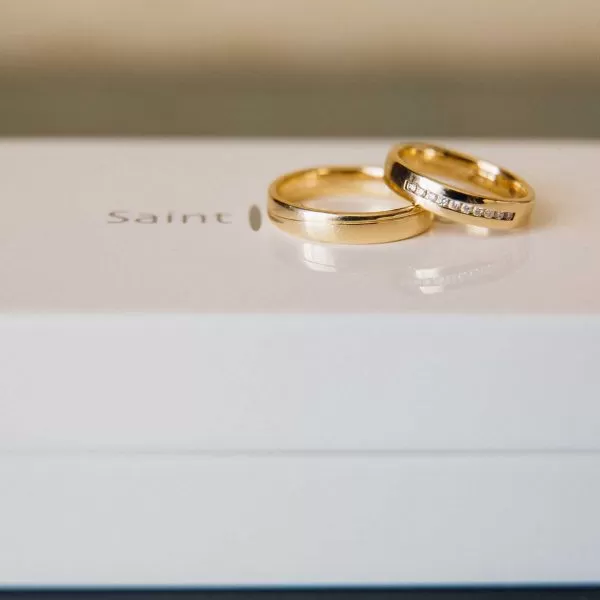 Detaliu verighete de nunta de lux