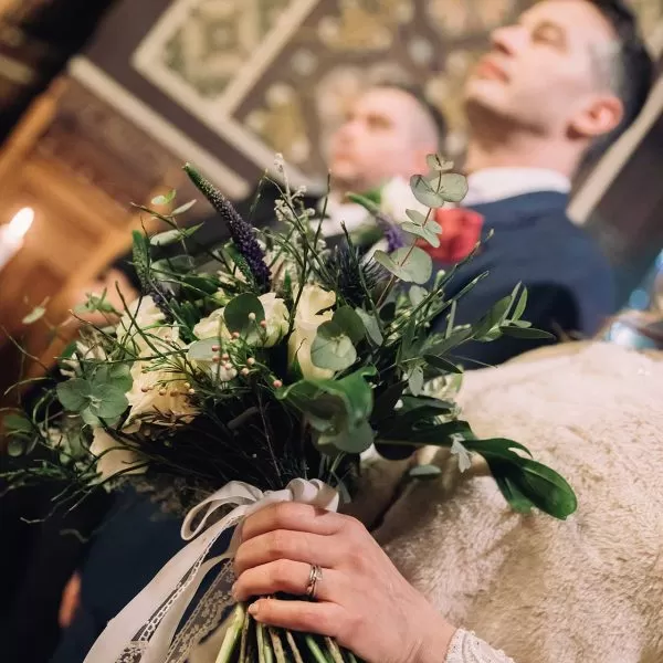 Fotografie buchet mireasa biserica Maria si Radu
