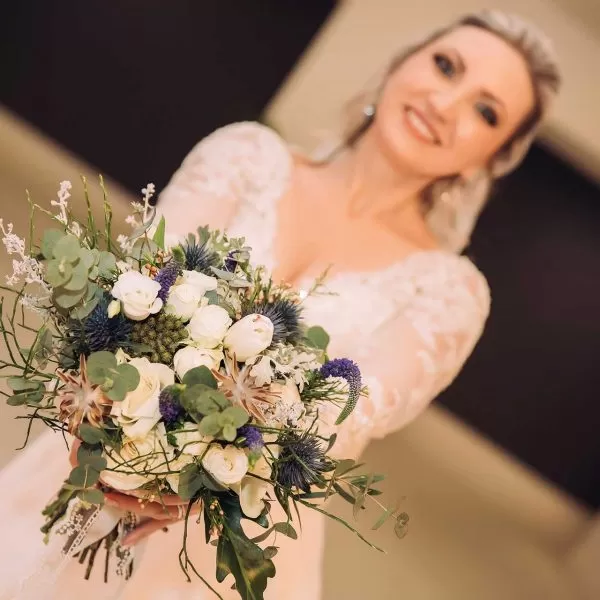 Fotografie buchetul miresei la restaurant