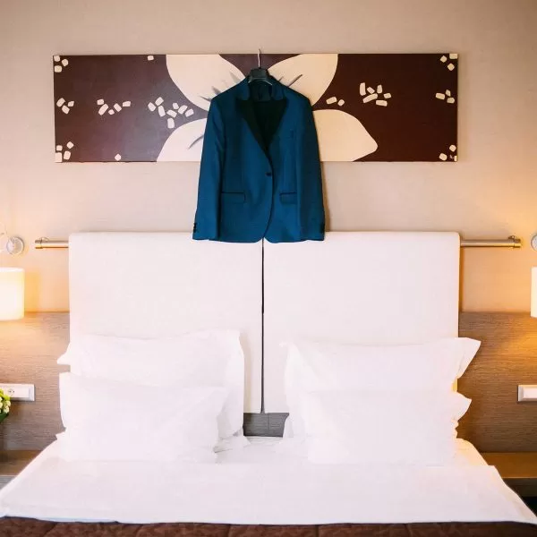 Fotografie detaliu costum mire Cucu