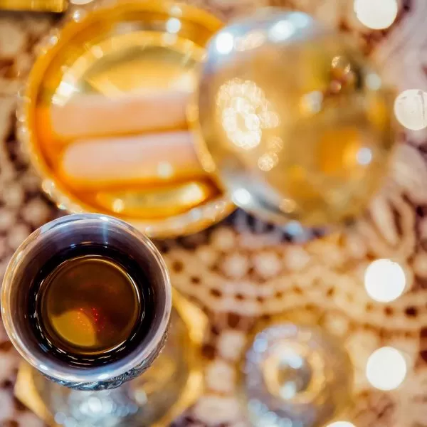 Fotografie detaliu cupa vin biserica