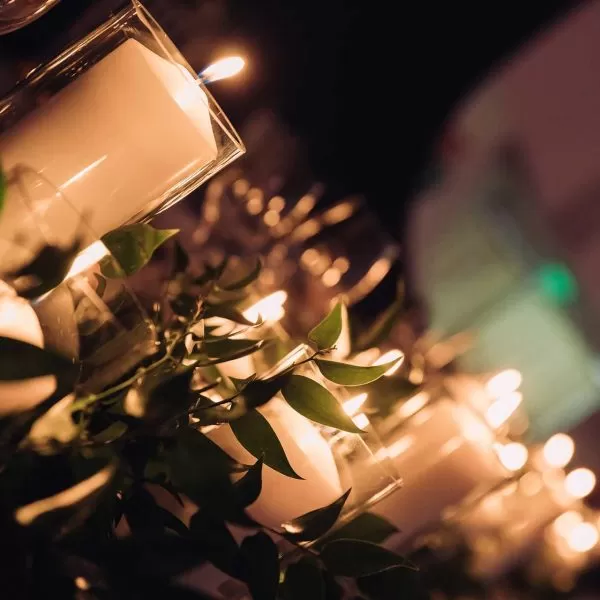 Fotografie detaliu lumanari restaurant Maria si Radu