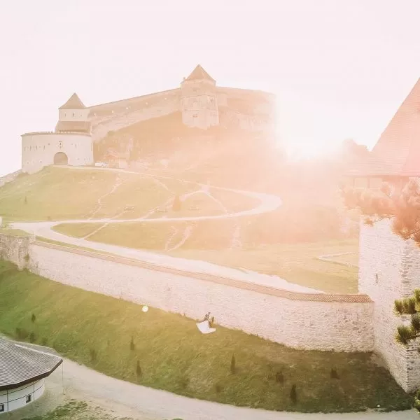 Fotografie trash the dress apus Cetatea Rasnov