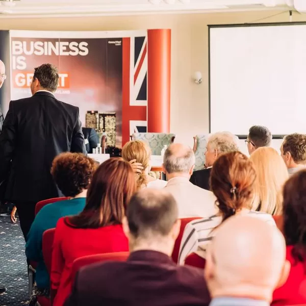 Fotograf team building companii