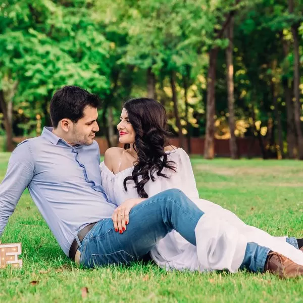 Miri indragostiti pe iarba