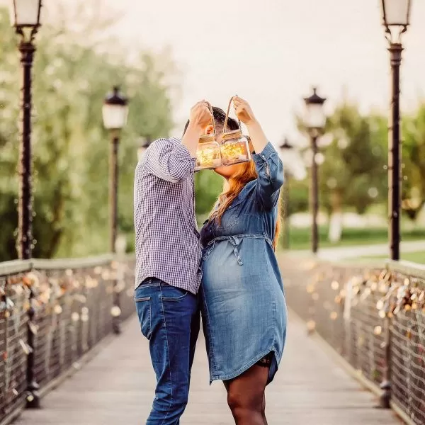 Parinti pe ponton la sedinta foto inainte de nastere