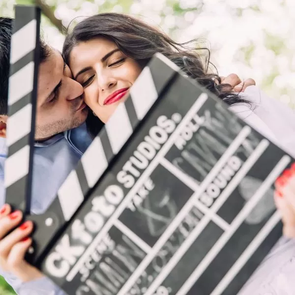 Sarut viitori miri save the date movie roll